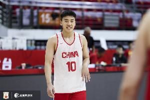 👍延续出色表现！王俊杰半场7中3拿到9分3板2助1断